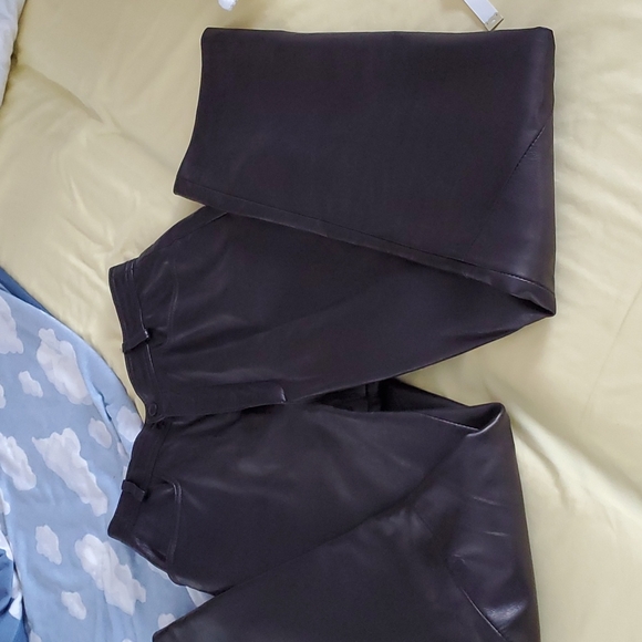 Danier leather sz 8 (vintage?) lined leather pants. Perfect condition!! - Picture 11 of 13